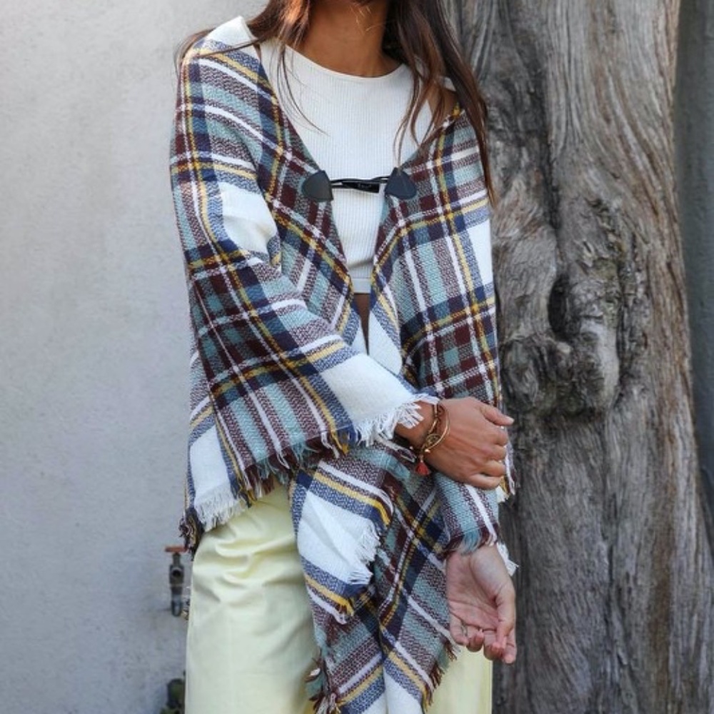 Plaid Print Fringe Hem Poncho with clasp